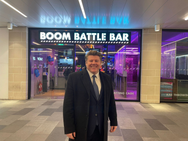 Dean Russell MP visits Boom Battle Bar in Watford Atria