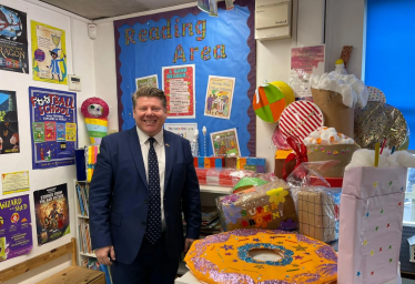 Dean Russell visits Nascot Wood Primary School