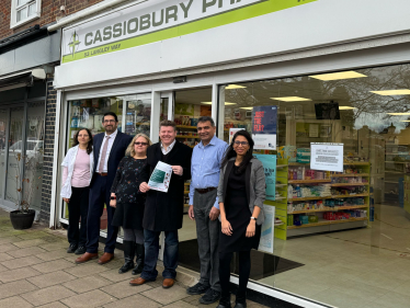 Local Watford MP Dean Russell visits Cassiobury Pharmacy to discover more about Pharmacy First